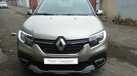 Рено Сандеро Степвей с двигателем Renault–Nissan